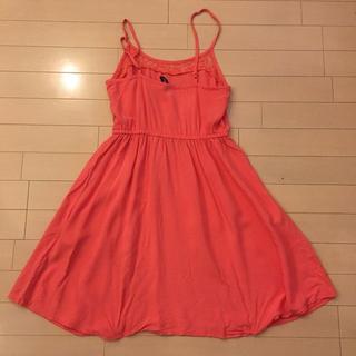 エイチアンドエム(H&M)の【まとめ買い割あり】H&M　爽やか！ リゾートキャミワンピース！オレンジピンク(ひざ丈ワンピース)