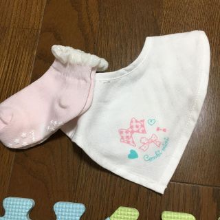 コンビミニ(Combi mini)のコンビミニ♡新品♡スタイ&靴下(ベビースタイ/よだれかけ)