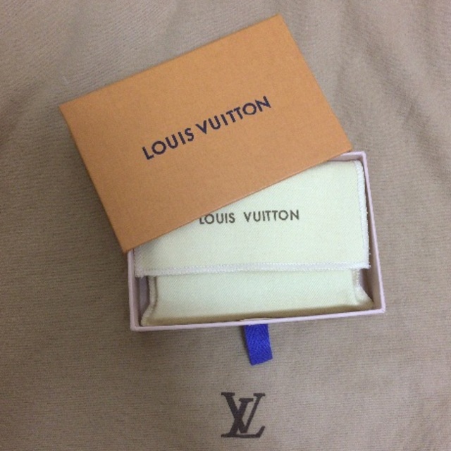 LOUIS VUITTON(ルイヴィトン)の新品未使用★LOUIS  VUITTON★カードケース レディースのファッション小物(名刺入れ/定期入れ)の商品写真