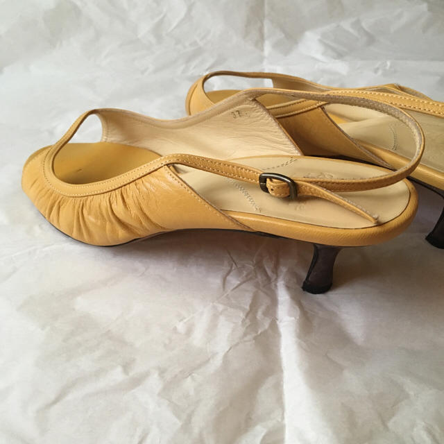 OPAQUE(オペーク)の【オペーク】イエローサンダル レディースの靴/シューズ(サンダル)の商品写真