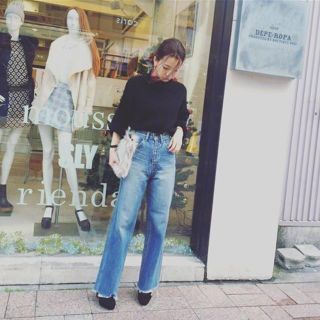 マウジー(moussy)のmoussy DROP POCKET WIDE パンツ(デニム/ジーンズ)