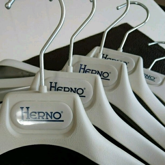【美品】HERNO‼️ハンガー 5本SET