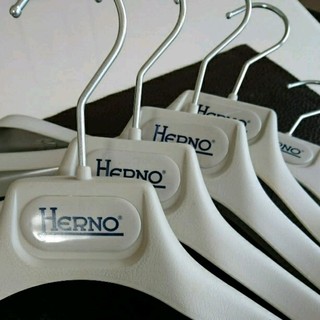 ヘルノ(HERNO)の【美品】HERNO‼️ハンガー 5本SET(その他)