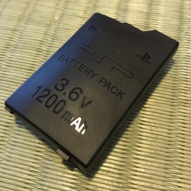 SONY(ソニー)のPSP バリューパック PSP-3000ブラック黒/レッド赤 エンタメ/ホビーのゲームソフト/ゲーム機本体(携帯用ゲーム機本体)の商品写真
