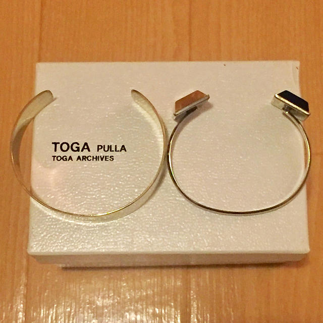 TOGA(トーガ)のTOGA PULLA/トーガ アクリルバングルセット ブレスレット 2点のみ  レディースのアクセサリー(ブレスレット/バングル)の商品写真