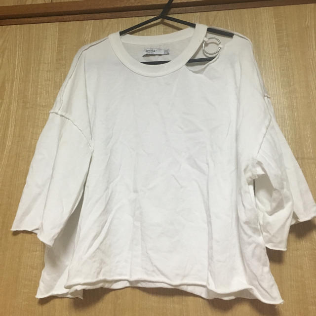 Bershka(ベルシュカ)の白 Tシャツ レディースのトップス(Tシャツ(半袖/袖なし))の商品写真