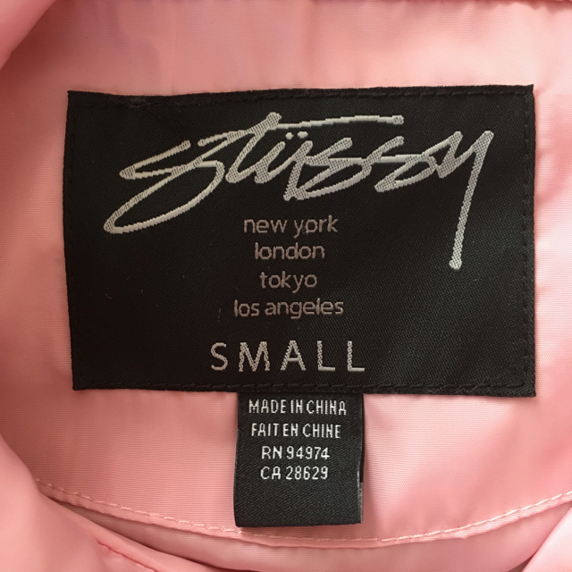 STUSSY(ステューシー)の9月13日まで stussy コーチジャケット ピンク レディースのジャケット/アウター(ナイロンジャケット)の商品写真