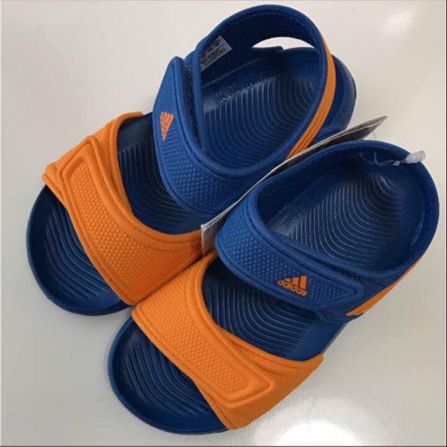 adidas(アディダス)の新品  19㎝   アディダス アクワ   サンダル キッズ キッズ/ベビー/マタニティのキッズ靴/シューズ(15cm~)(サンダル)の商品写真