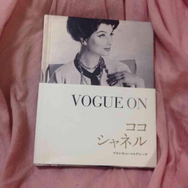 CHANEL(シャネル)のヴィンテージ「VOGUE ON ココシャネル」 レディースのレディース その他(その他)の商品写真