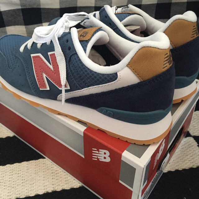 New Balance(ニューバランス)のnarikori様専用！！【新品】ニューバランス996 ネイビー（23.0㎝） レディースの靴/シューズ(スニーカー)の商品写真