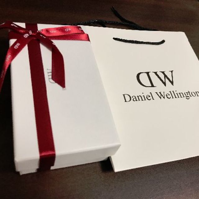 Daniel Wellington(ダニエルウェリントン)のプレゼントBOX&ショッパー付き！ ダニエルウェリントン ブラック 36mm レディースのファッション小物(腕時計)の商品写真