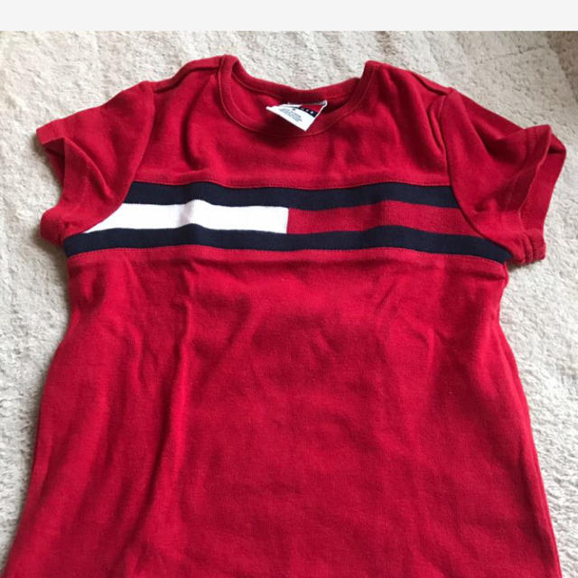 TOMMY HILFIGER(トミーヒルフィガー)のトミーヒルフィガー子供用ティーシャツ110サイズ キッズ/ベビー/マタニティのキッズ服男の子用(90cm~)(Tシャツ/カットソー)の商品写真