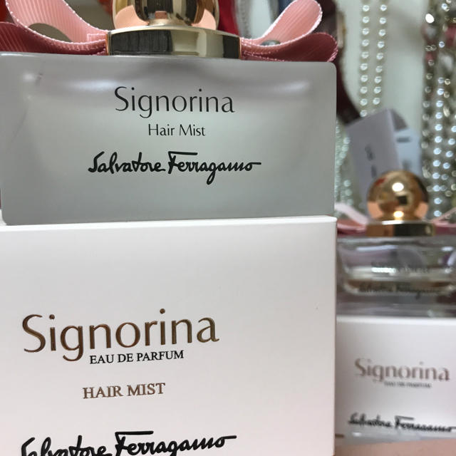 Salvatore Ferragamo(サルヴァトーレフェラガモ)のシニョリーナ ヘアミスト レア限定商品！ コスメ/美容のヘアケア/スタイリング(ヘアウォーター/ヘアミスト)の商品写真