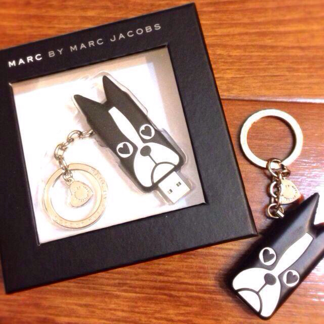 MARC BY MARC JACOBS(マークバイマークジェイコブス)のMarcbyMarcJacobs USB レディースのファッション小物(キーホルダー)の商品写真