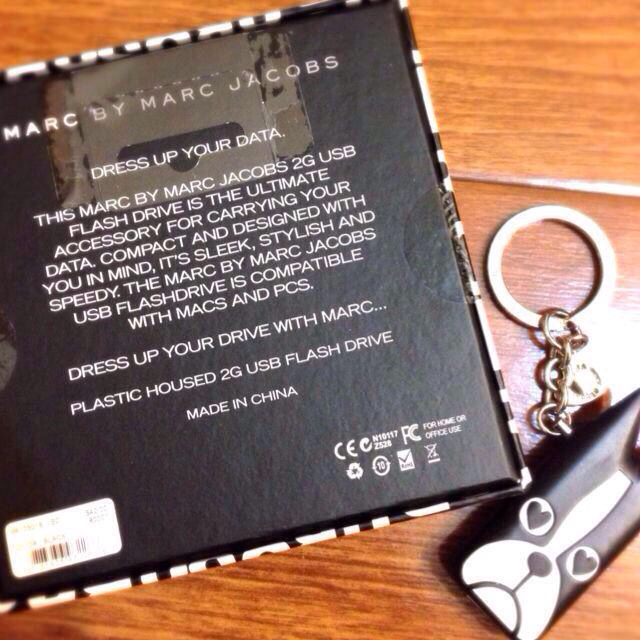 MARC BY MARC JACOBS(マークバイマークジェイコブス)のMarcbyMarcJacobs USB レディースのファッション小物(キーホルダー)の商品写真