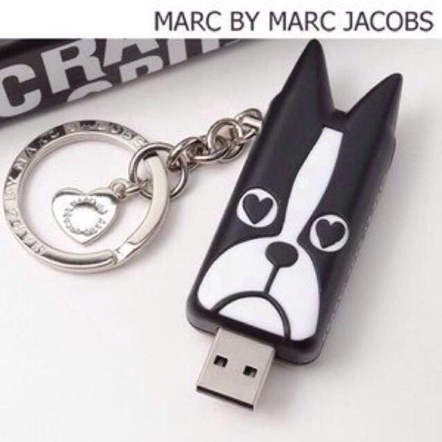 MARC BY MARC JACOBS(マークバイマークジェイコブス)のMarcbyMarcJacobs USB レディースのファッション小物(キーホルダー)の商品写真