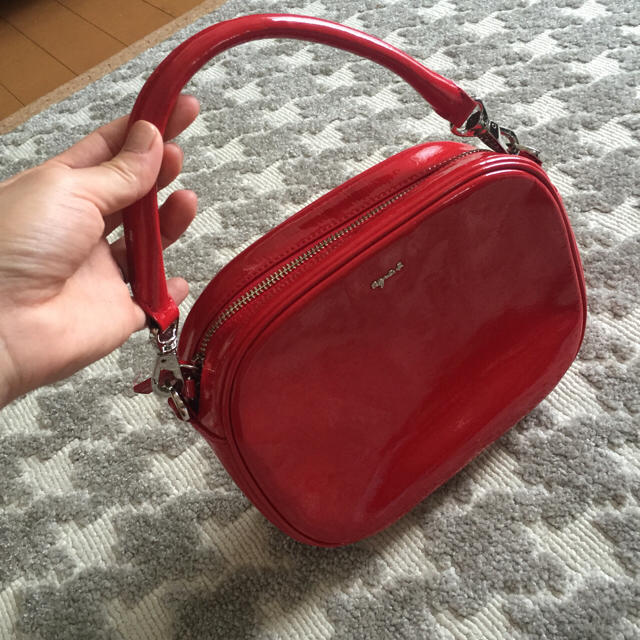 agnes b.(アニエスベー)のアニエスベー エナメルショルダーバッグ レディースのバッグ(ショルダーバッグ)の商品写真