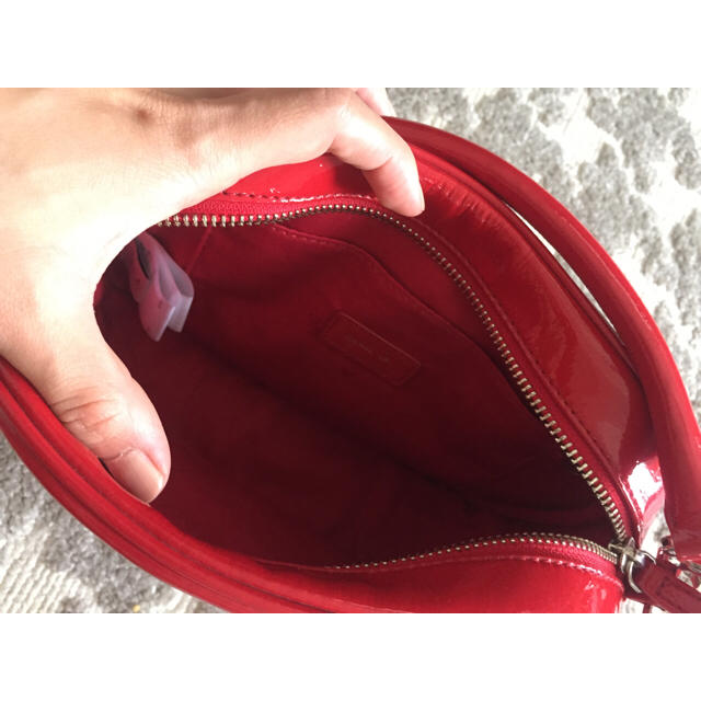 agnes b.(アニエスベー)のアニエスベー エナメルショルダーバッグ レディースのバッグ(ショルダーバッグ)の商品写真