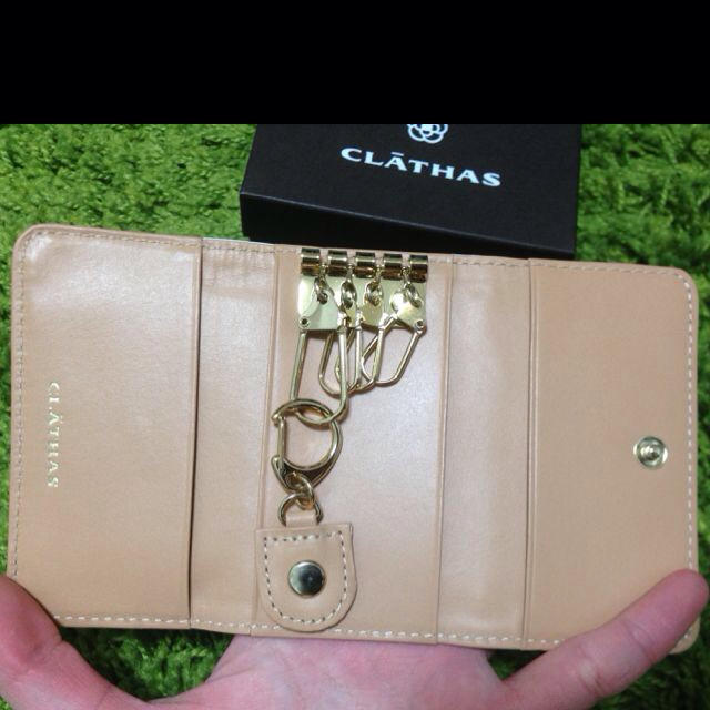 CLATHAS(クレイサス)のCLATHASキーケース 白 レディースのファッション小物(キーホルダー)の商品写真