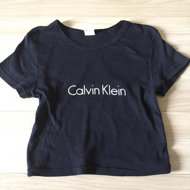 Calvin Klein(カルバンクライン)のカルバンクライン、ショート丈Tシャツ レディースのトップス(Tシャツ(半袖/袖なし))の商品写真