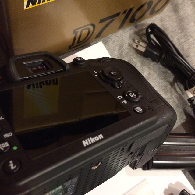 Nikon - ☆極美品送料無料☆ニコン D7100 一眼レフ ボディ おまけ付
