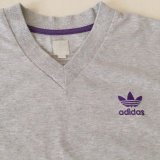 アディダス(adidas)のアディダスオリジナルス＊ＶネックTシャツ(Tシャツ/カットソー(半袖/袖なし))