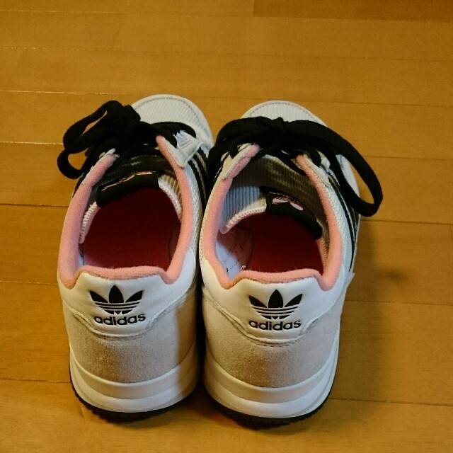 adidas(アディダス)の新品☆アディダススニーカー レディースの靴/シューズ(スニーカー)の商品写真