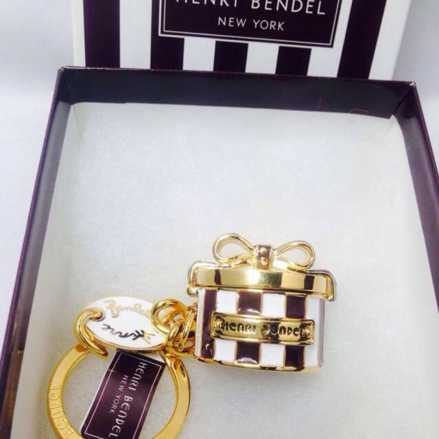 Henri Bendel(ヘンリベンデル)のヘンリベンデル キーホルダー IZAK レディースのファッション小物(キーホルダー)の商品写真