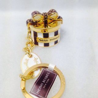 ヘンリベンデル(Henri Bendel)のヘンリベンデル キーホルダー IZAK(キーホルダー)