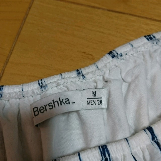 Bershka(ベルシュカ)のBershuka トップス レディースのトップス(Tシャツ(半袖/袖なし))の商品写真