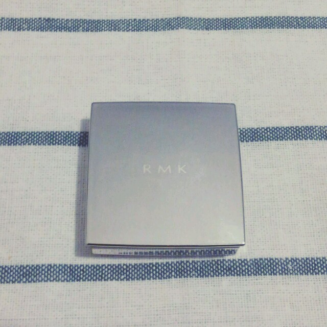 RMK(アールエムケー)の✨RMK トランスルーセントアイズ　01 コスメ/美容のベースメイク/化粧品(アイシャドウ)の商品写真