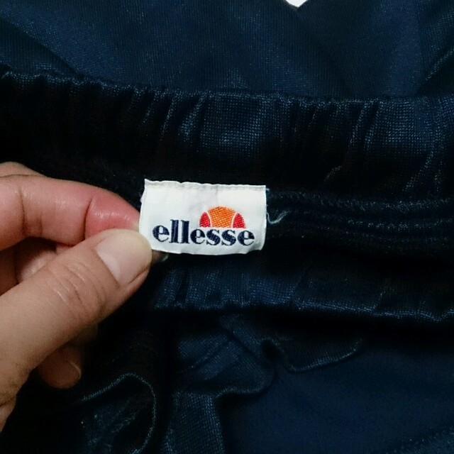 ellesse(エレッセ)の美品 エレッセ スコート Ｍ ネイビー スポーツ/アウトドアのテニス(ウェア)の商品写真