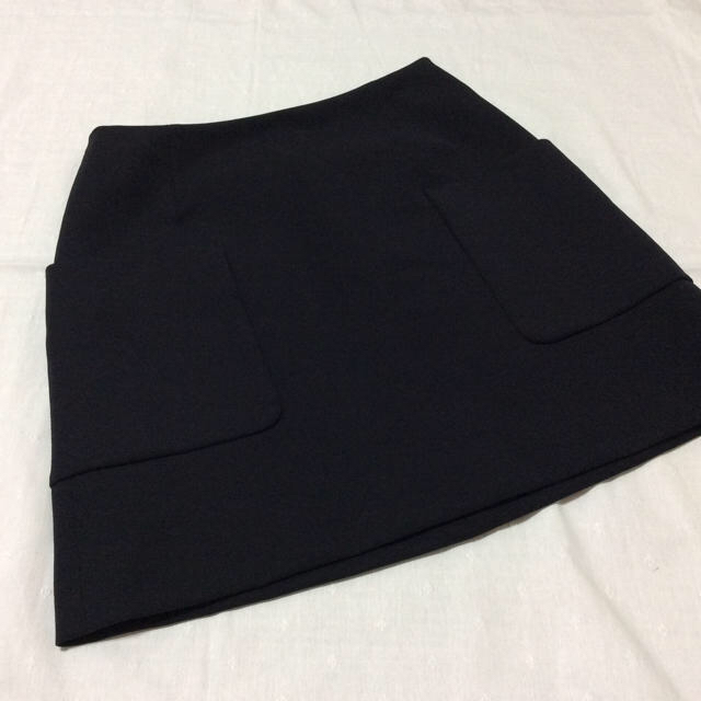 Jewel Changes(ジュエルチェンジズ)のジュエルチェンジズ ポケット 台形 スカート レディースのスカート(ミニスカート)の商品写真