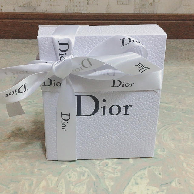 Dior(ディオール)のディオール ギフトボックス リボン付き♡ インテリア/住まい/日用品のオフィス用品(ラッピング/包装)の商品写真