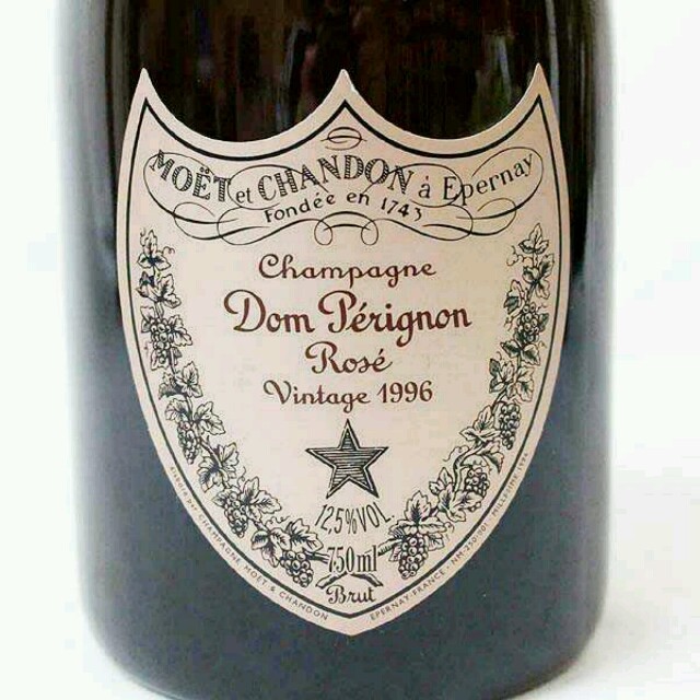 Dom Pérignon(ドンペリニヨン)のドンペリニヨン  ロゼ  ヴィンテージ1996年物「ピンドン」と白のドンペリ2本 食品/飲料/酒の酒(シャンパン/スパークリングワイン)の商品写真