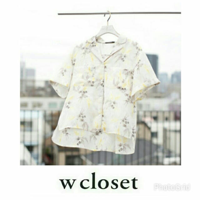 w closet(ダブルクローゼット)の新品定価5,292円♡ダブルクローゼット♡ボタニカル柄シャツ レディースのトップス(シャツ/ブラウス(半袖/袖なし))の商品写真