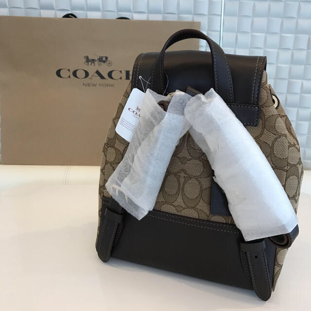 COACH(コーチ)のミュウミュウ様専用 COACHコーチブティックライン現行品シグネチャーリュック レディースのバッグ(リュック/バックパック)の商品写真