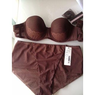 80B+ＸＬ★フランスシモーヌ ペレールSIMONE PERELE　トラップレス(ブラ&ショーツセット)