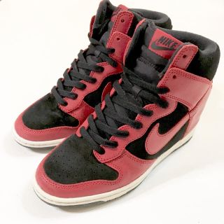 ナイキ(NIKE)の24NIKE DUNK SKY HI ナイキ ダンク スカイ ハイ赤黒479(スニーカー)