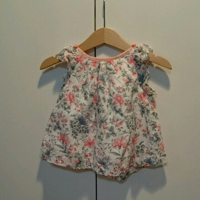 babyGAP(ベビーギャップ)のyumiken様専用     babygap☺ノースリーブトップス キッズ/ベビー/マタニティのベビー服(~85cm)(シャツ/カットソー)の商品写真