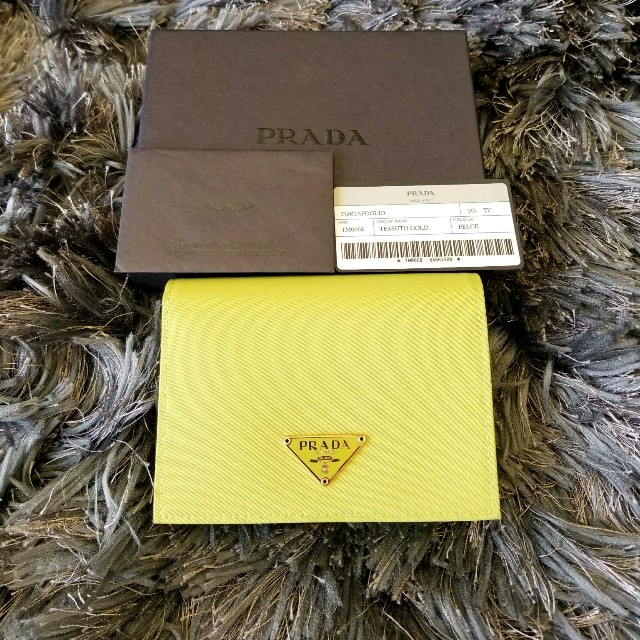 PRADA(プラダ)のPRADA　二つ折り財布 レディースのファッション小物(財布)の商品写真