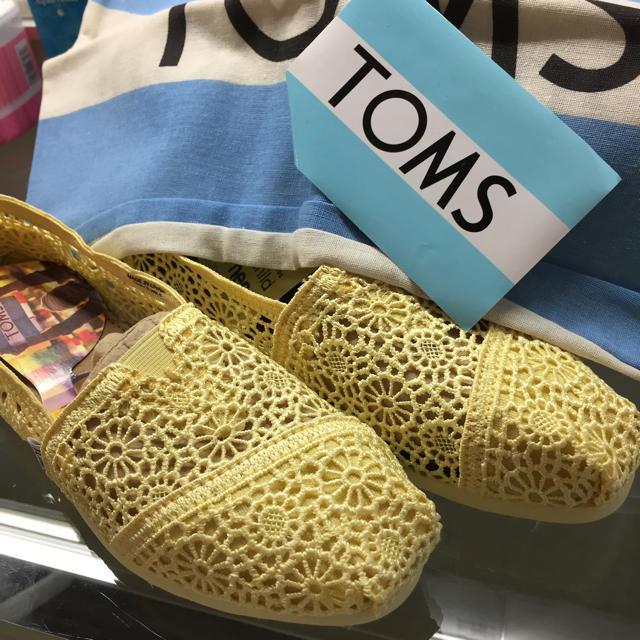 TOMS(トムズ)のトムズ TOMS クラッシェ レモンイエロー 未使用品 レディースの靴/シューズ(スリッポン/モカシン)の商品写真