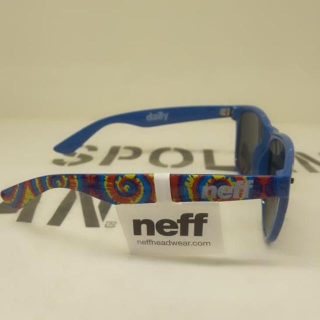 Neff(ネフ)のNEFF ネフ トイサングラス DAILY タイダイブルー 新品正規 メンズのファッション小物(サングラス/メガネ)の商品写真