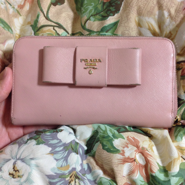PRADA(プラダ)のピンク プラダ リボン  財布 レディースのファッション小物(財布)の商品写真