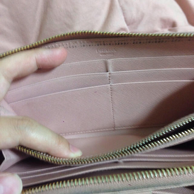 PRADA(プラダ)のピンク プラダ リボン  財布 レディースのファッション小物(財布)の商品写真