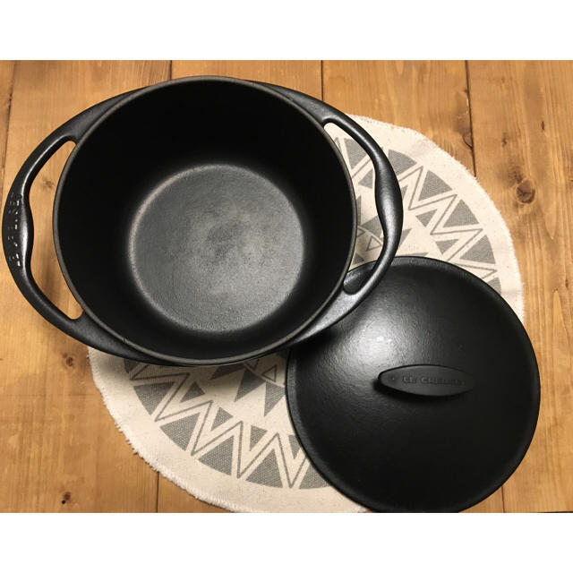 LE CREUSET(ルクルーゼ)の廃盤ルクルーゼ センセーションラインココットロンド20cm ブラック インテリア/住まい/日用品のキッチン/食器(鍋/フライパン)の商品写真