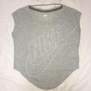 ナイキ(NIKE)のNIKE グレー Tシャツ (Tシャツ(半袖/袖なし))