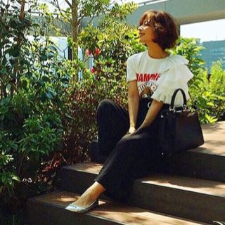 ザラ(ZARA)のフリルTシャツ❤️タグ付き新品未使用❤️ホワイト(Tシャツ(半袖/袖なし))