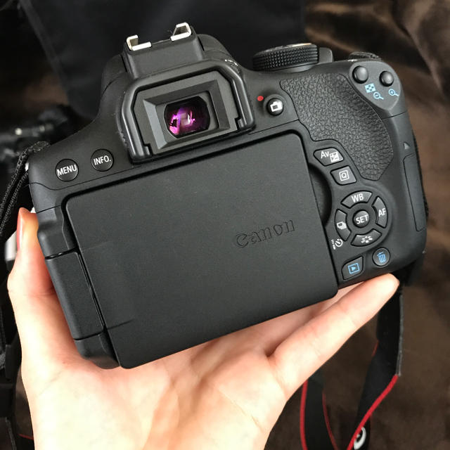 Canon(キヤノン)の†専用†Canon EOSKiss x8i ダブルズームキット スマホ/家電/カメラのカメラ(デジタル一眼)の商品写真