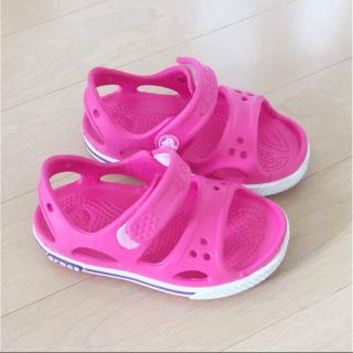 クロックス(crocs)の美品！送料込み クロックス サンダル  ピンク(サンダル)